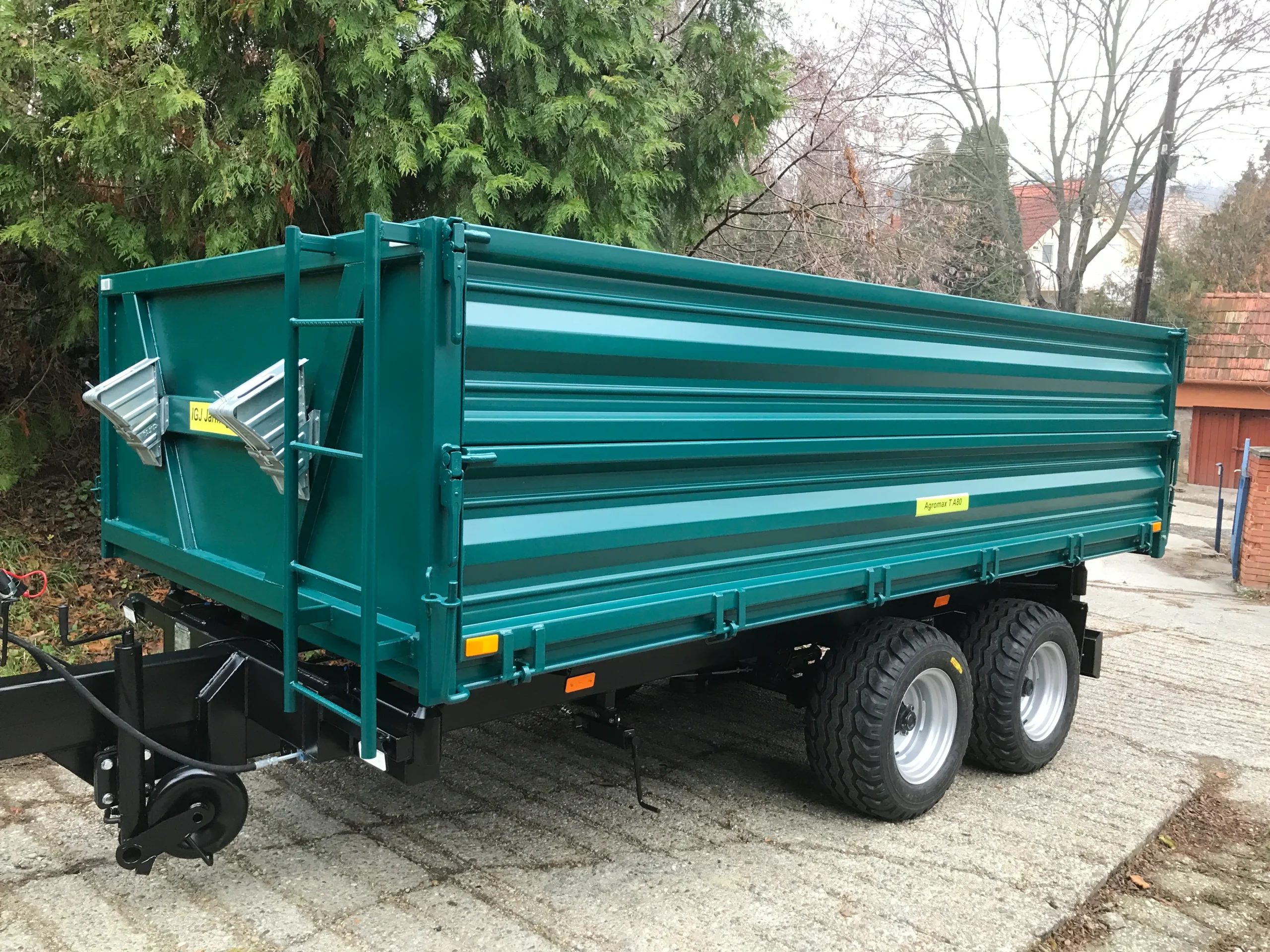 IGJ_3 oldalra billenő felépítmény